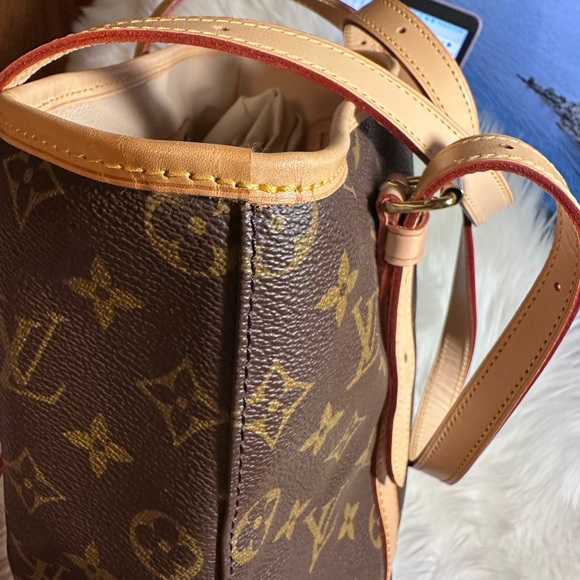 Louis Vuitton GM Bucket Bag（Large） - Picture 11 of 11